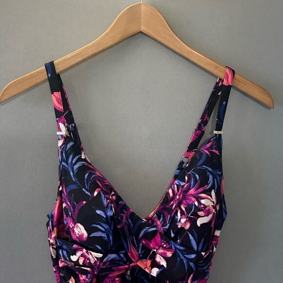 5 for $40 Calvin Klein Swimsuit One Piece Women Size 6 - Picture 5 of 6